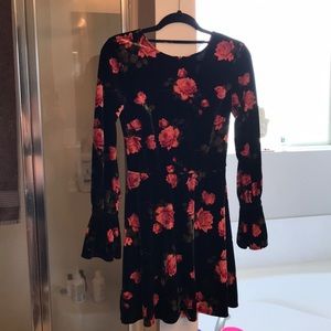 Velvet rose dress with bell sleeves